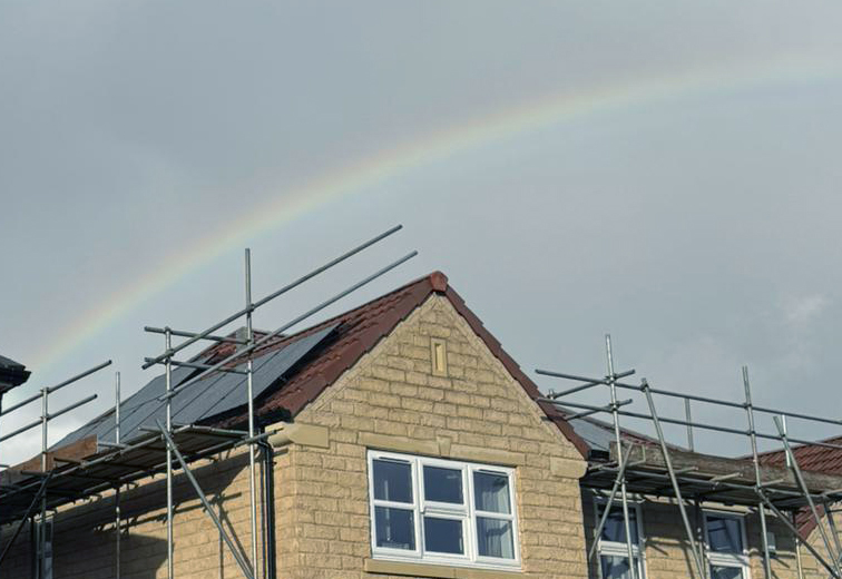 2 UK Energi Vans outside a semi-detached home