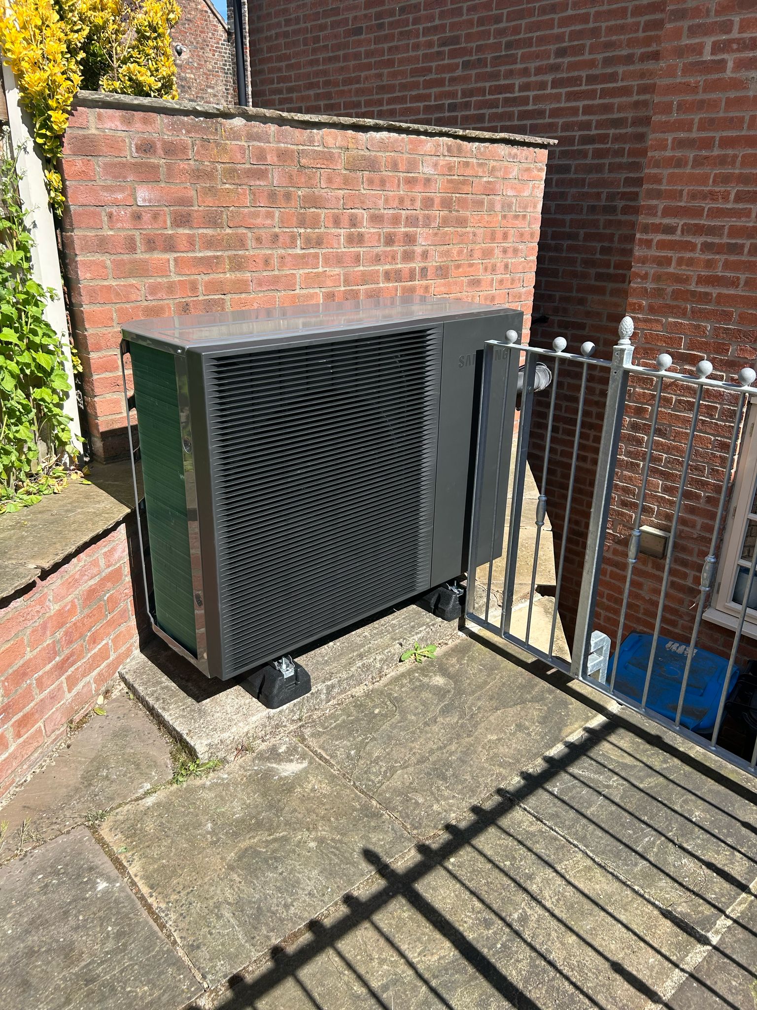 Samsung Air Source Heat Pu,mp in situ